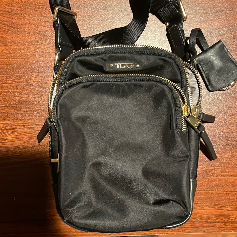 Tumi Cross Body 🖤💛